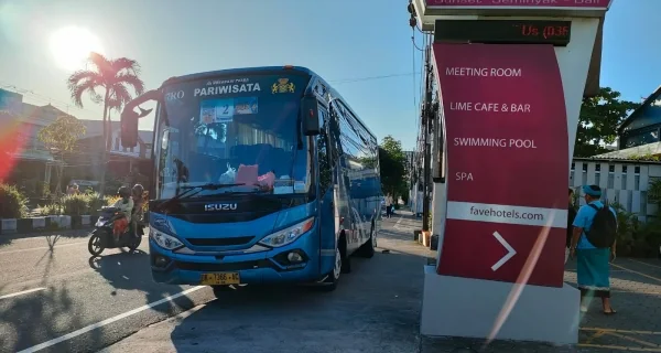 Tour bus rental vehicle in Bali